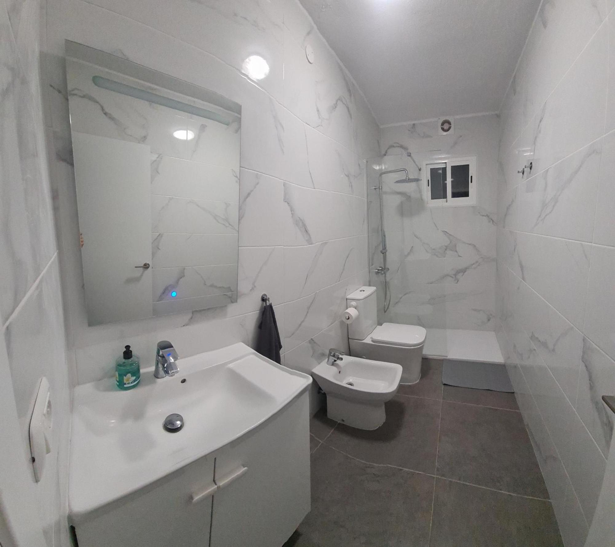 Eeb Private Room Habitacion Privada En Piso Compartido Сан-Кристобаль-де-Ла-Лагуна Экстерьер фото